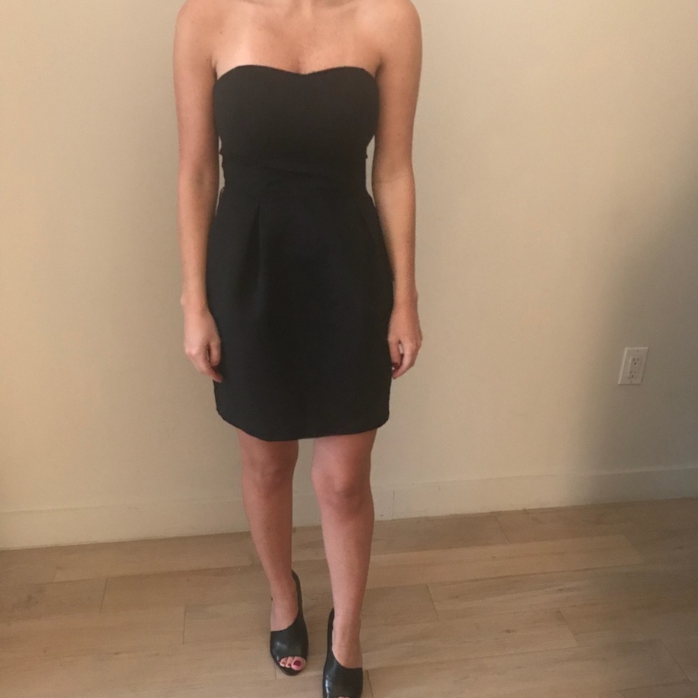 Perfect Strapless LBD! 👗